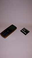 Отдается в дар Телефон Samsung E200 с символикой ФК «Спартак»