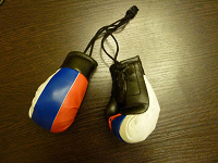 Отдается в дар Подвеска — боксерские перчатки