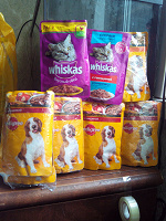 Отдается в дар Pedigree и whiskas