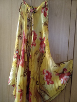 Отдается в дар Очень воздушное платье р 44-46 интересного кроя солнечного цвета.