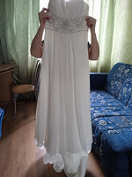 Отдается в дар Платье свадебное, б.у.один раз размер 44-46, перчатки, фата, всё прилагается, кроме сзади шнуровка, не знаю где?