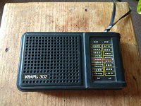Отдается в дар Портативный транзисторный радиоприёмник «Кварц-302»