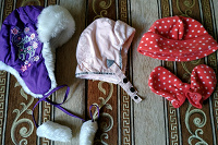 Отдается в дар Теплые шапочки для девочки на 9-12 месяцев