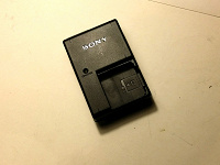 Отдается в дар Зарядное устройство Sony BC-CSGB