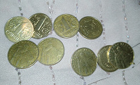 Отдается в дар Монеты 1 грн. и 25 коп., желтый металл