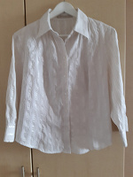 Отдается в дар Белая женская блузка, р-р 46 в Хорошем состоянии.