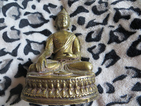 Отдается в дар Фигурка — Будда на лотосе.