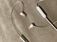 Отдается в дар Наушники беспроводные JBL