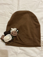 Отдается в дар Женская шапка из тонкой шерсти с декором