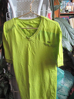 Отдается в дар Зеленая мужская футболка