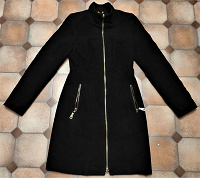 Отдается в дар Черное демисезонное женское пальто