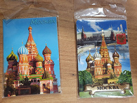 Отдается в дар Два сувенирных магнита Москва