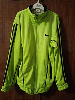 Отдается в дар Спортивная куртка NIKE 44-46 размер
