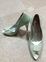 Отдается в дар Туфли светло-зеленые, 36 размер.
