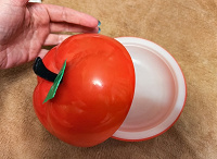 Отдается в дар Советское пластиковое яблоко