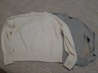 Отдается в дар Два свитера размер 42