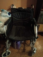 Отдается в дар Инвалидная коляска и ходунки