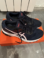 Отдается в дар Кроссовки мужские Asics 45 EUR, 285 см
