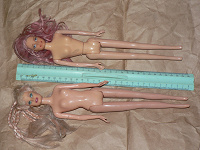 Отдается в дар Пара кукол типа Барби.