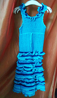 Отдается в дар Бирюзовое вязаное платье с воланами.