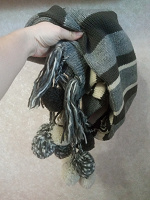 Отдается в дар Длинный теплый шарф с баланбонами