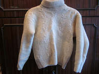 Отдается в дар Очень теплый свитер плотной вязки(унисекс), чистая шерсть. Размер 42-44