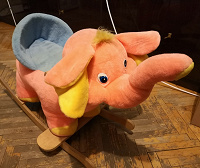 Отдается в дар Розовый слоник-качалка.