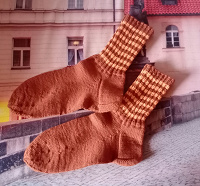 Отдается в дар Новые вязаные носки.
