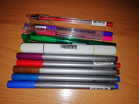 Отдается в дар цветные ручки, линеры и маркер