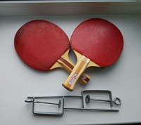 Отдается в дар Ракетки и крепления для сетки для настольного тенниса (2 фото)