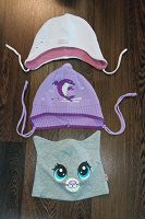 Отдается в дар детские шапочки для девочки