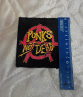 Отдается в дар Нашивка «Punks not dead»