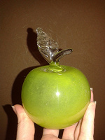 Отдается в дар Стеклянное зеленое яблоко