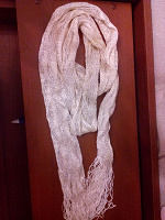 Отдается в дар Новый белый шарфик с люрексом