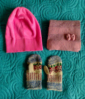 Отдается в дар Детское: шапка + шарф + варежки
