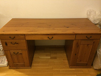 Отдается в дар Письменный деревянный стол IKEA