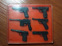 Отдается в дар Коллекция брелоков-пистолетов