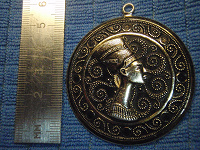 Отдается в дар Кулон с Нефертити, ретро, СССР, просто металл