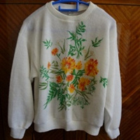 Отдается в дар Белоснежный свитер с цветами