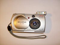 Отдается в дар Цифровой фотоаппарат Olympus C1 — zoom. 1,3 мП.