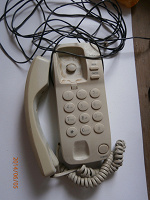 Отдается в дар Старенький телефонный аппарат