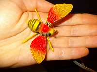 Отдается в дар Магнитик в виде мухи (или пчелы?)