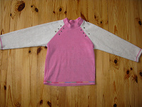 Отдается в дар Флисовый свитер на 6-7 лет