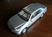 Отдается в дар Коллекционная модель машины «Лексус LS 430»