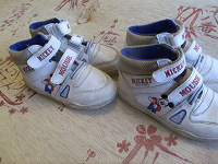 Отдается в дар Детская обувь(ботинки и тапочки)