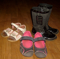 Отдается в дар Обувь для девочки, 29-35 размер