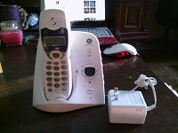 Отдается в дар Домашний белый красивый телефон 220v
