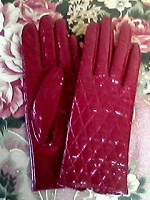 Отдается в дар красные женские перчатки