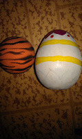 Отдается в дар игрушки твердые(шар и яйцо) и мячи
