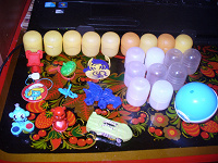Отдается в дар киндер игрушки, вкладыши и яйца